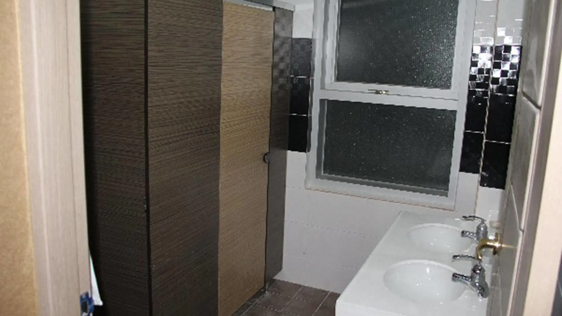 Hyu+ Guest House - Hostel Busan 2*,