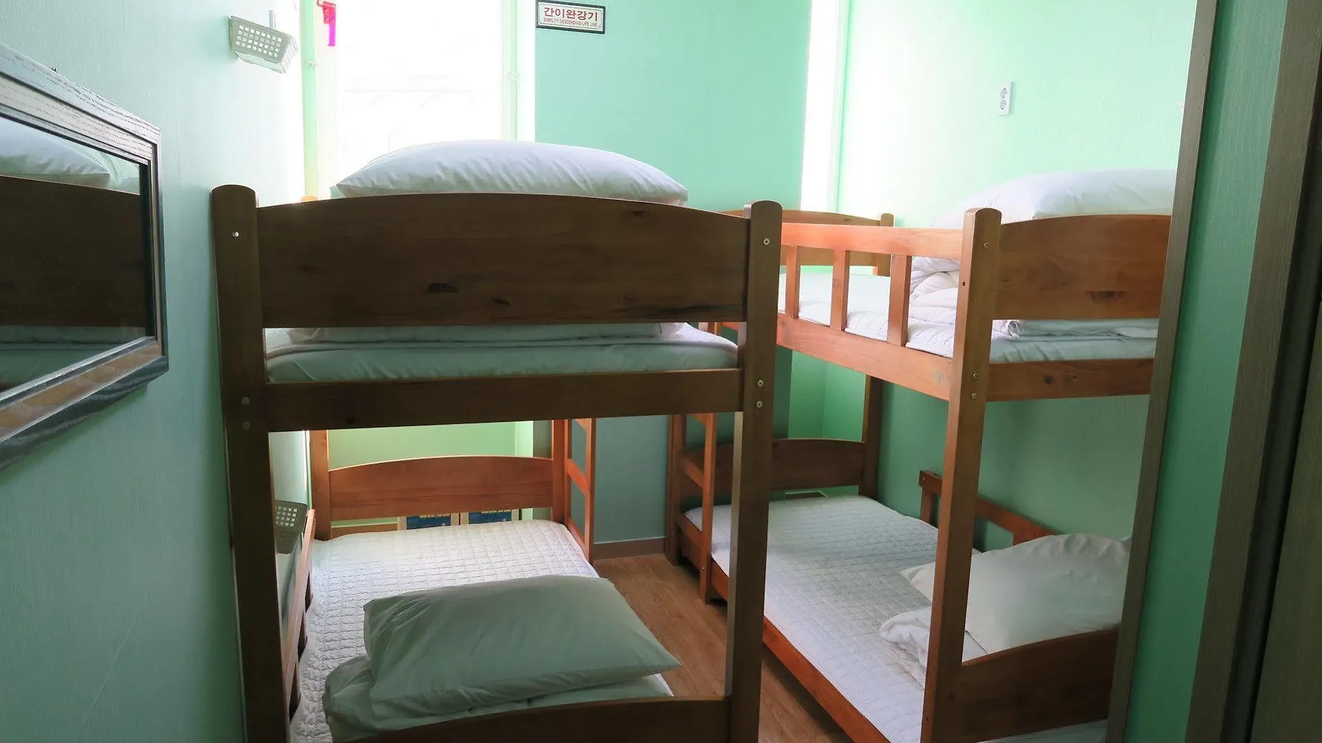 Hyu+ Guest House - Hostel 釜山広域市 2*,  韓国